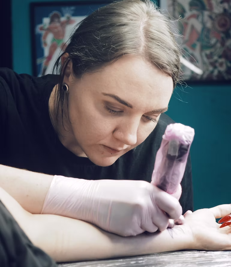female tattoo artist the viper pit mancheSTEr
